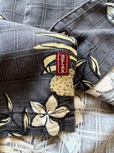 Tommy Bahama Mens Size L 100% SILK Short Shirt  Guitars & Flowers Dark Gray