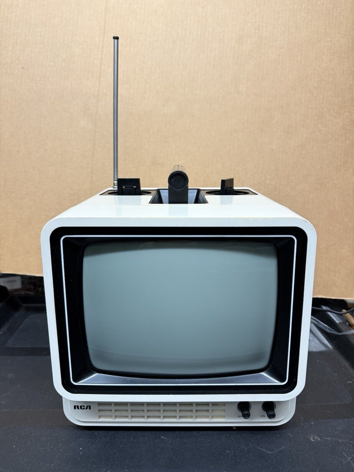 Vintage 1980s RCA Analog Portable Television TV White 9” Inch AFC B&W Rare Gamer