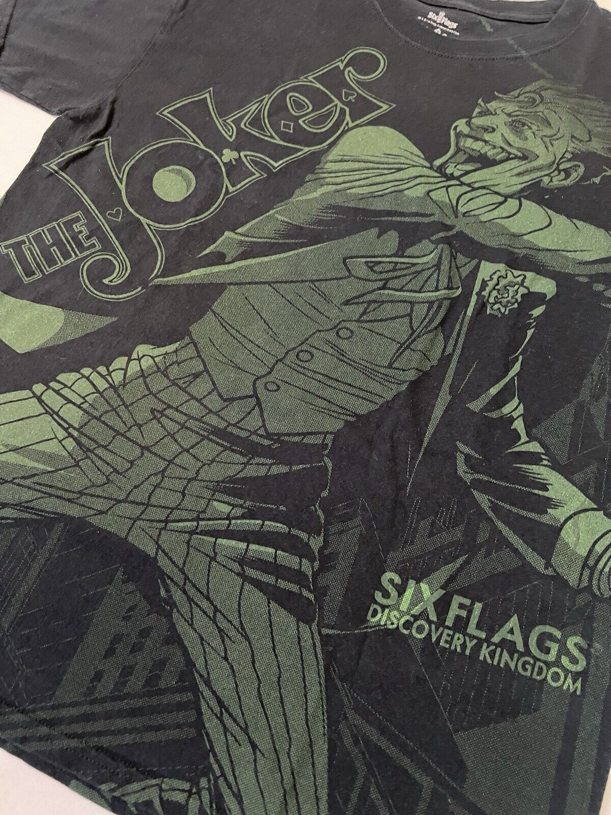 RARE Six Flags Joker All Over Print Batman Graphic green  T-Shirt Size Large