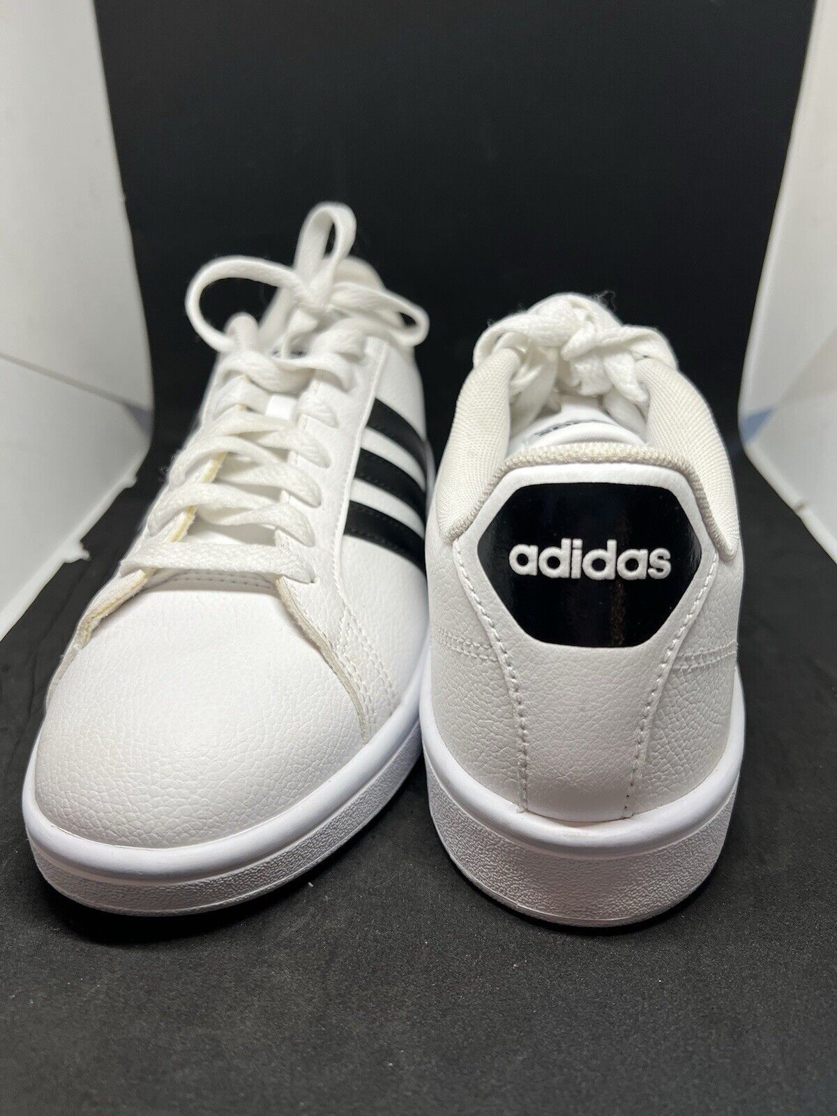 2018 Adidas Women’s Size 8 Cloudfoam Advantage White/Black 3 Stripe Shoes 28Y001