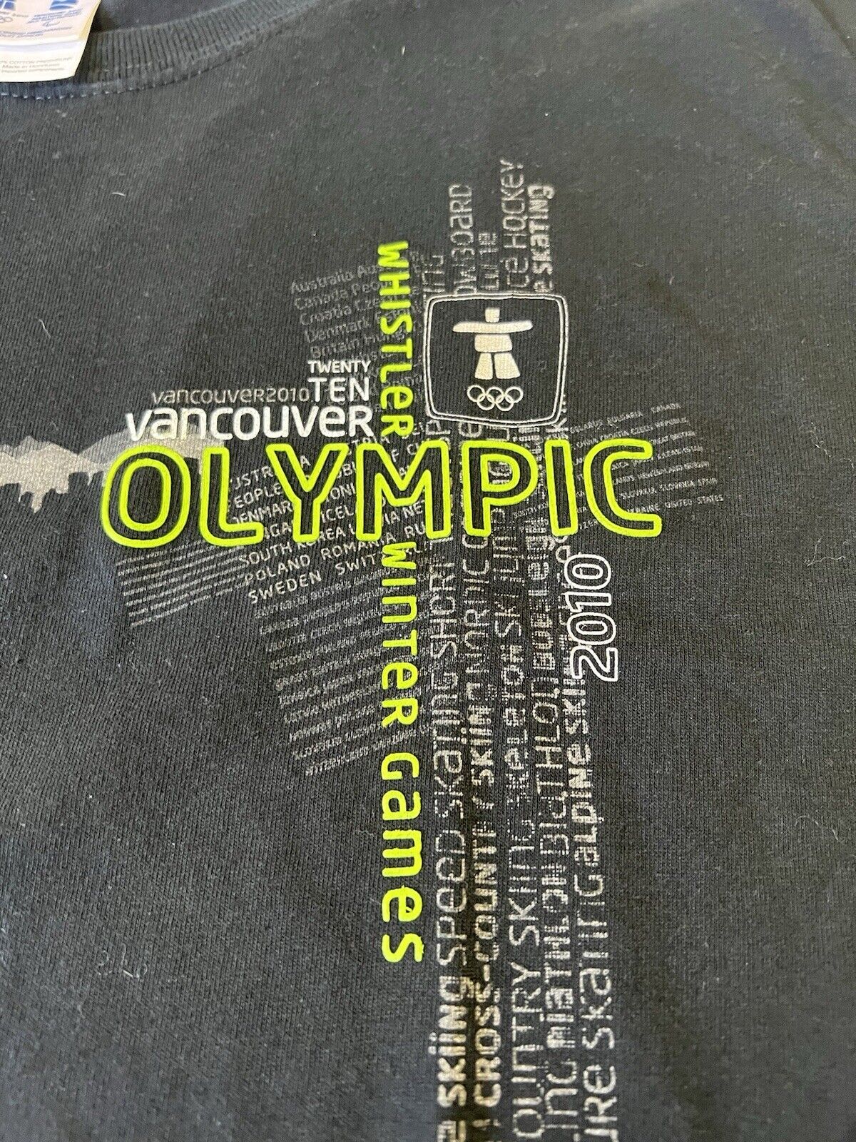 Vintage 2010 Vancouver Olympics Canada Shirt Size Adult Medium Official License