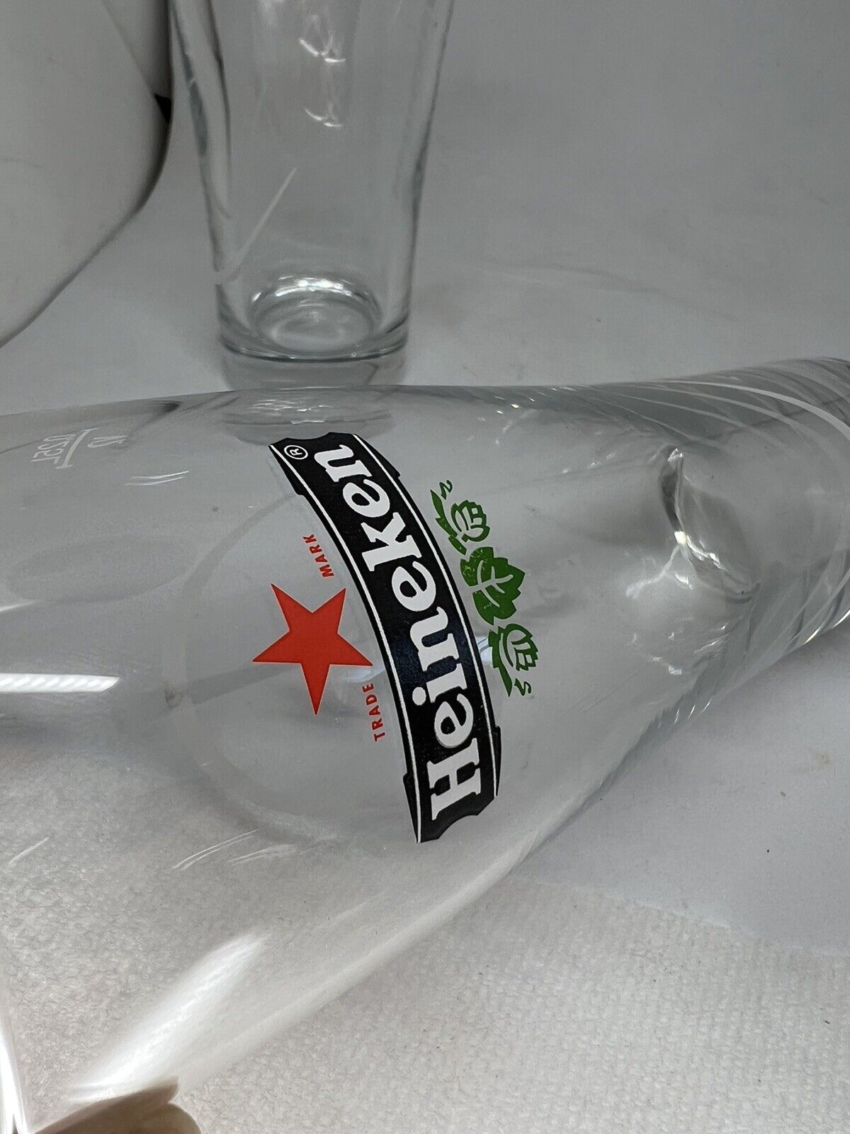 Heineken. 25L Glasses 8oz Set of 2 Glasses Red Star. Bubbles Etc