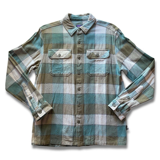 Patagonia Men's Long-Sleeved Green Flannel Shirt Size S Organic Cotton Classic